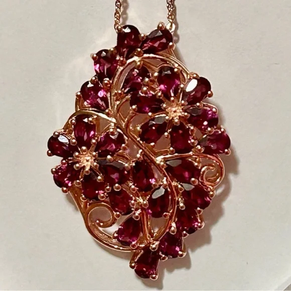 Orissa Rhodolite Garnet Floral Pendant Necklace in Rose Gold Over Sterling 7ctw